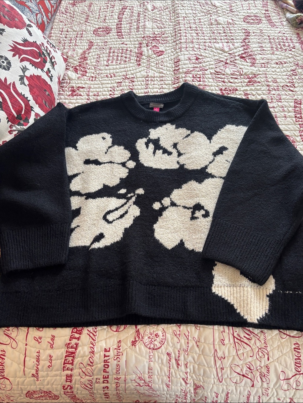 NWT Vince Camuto Rich Black/Cream Knit Sweater with Front Design SZ 1X